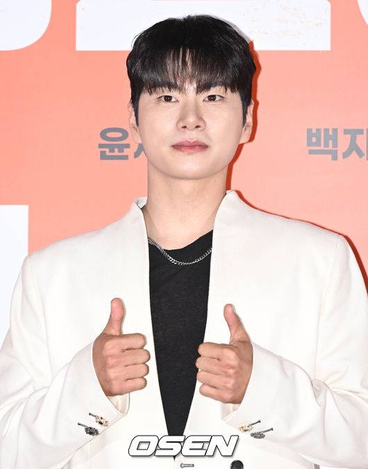 [OSEN=조은정 기자]&nbsp;14일 오후 서울 용산구 CGV용산아이파크몰에서 영화 '웅남이(감독 박성광)’ 언론배급시사회가 열렸다.배우 이이경이 포즈를 취하고 있다. 2023.03.14 /cej@osen.co.kr