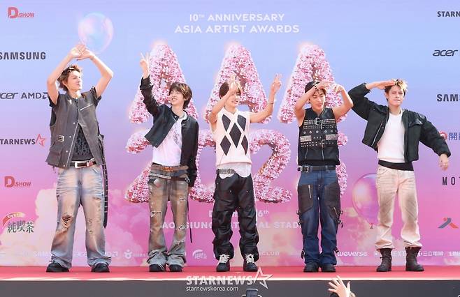 그룹 코르티스가 6일 대만 가오슝 내셔널 스타디움에서 진행된 스타뉴스 주최 '10주년 아시아 아티스트 어워즈 2025(10th Anniversary Asia Artist Awards 2025, '10주년 AAA 2025') 레드카펫 행사에 참석해 포즈를 취하고 있다.   12월 6일~7일 양일에 걸쳐 가오슝 내셔널 스타디움에서 펼쳐지는 '10주년 아시아 아티스트 어워즈 2025(10th Anniversary Asia Artist Awards 2025, '10주년 AAA 2025')'와 페스타 'ACON 2025'는 MTN(머니투데이방송)과 위버스(Weverse)를 통해 각각 TV와 온라인 스트리밍으로 생중계 된다.  /2025.12.06 /사진=이동훈 photoguy@