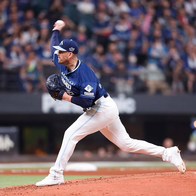 SSG 랜더스가 6일 새 외국인 투수 드류 버하겐과 총액 90만 달러에 계약했다. 버하겐은 미국 메이저리그(MLB)와 일본프로야구(NPB)에서 경험을 쌓았으며, 힘 있는 패스트볼과 완성도 높은 변화구를 구사하는 공격적인 성향의 투수로 평가된다. 닛폰햄 공식 SNS