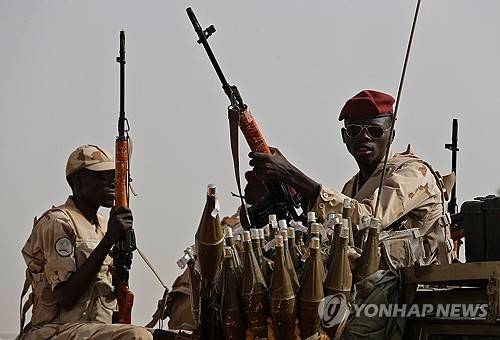 수단 반군 RSF 대원들 [AP 연합뉴스 자료사진. 재판매 및 DB 금지]