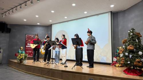 ◇강원특별자치도청소년상담복지센터가 지난 5일 센터 돈보스코홀에서 청소년 전용 공간 ‘봄내친구랑’ 개소 10주년 기념식을 열었다. 센터는 강원특별자치도교육청의 위탁을 받아 봄내친구랑을 운영 중이다.