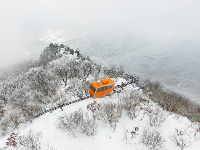 연말연시 관광명소로 추전된 함양군 대봉스카이랜드 모노레일. 경남도 제공