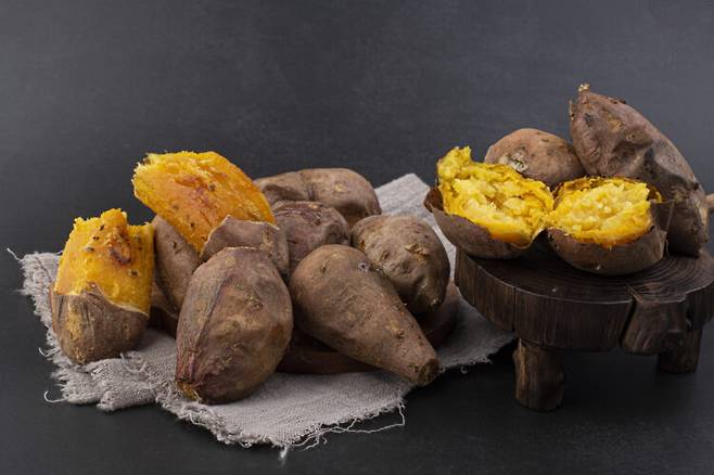 찐고구마는 군고구마에 비해 혈당이 더 천천히 오른다. 사진=클립아트코리아