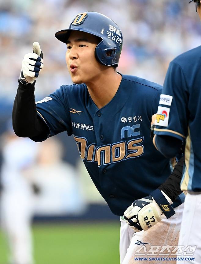 7일 대구삼성라이온즈파크에서 열린 NC와 삼성의 와일드카드 2차전,7회초 NC 김휘집이 안타를 치고 기뻐하고 있다. 대구=허상욱 기자wook@sportschosun.com/2025.10.07/
