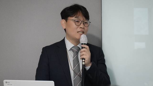 이동화 한국인터넷진흥원(KISA) 공급망안전정책팀장이  4일 KISA 주최 ‘이슈앤톡’ 행사에서 SBOM 기반 공급망 보안 모델 구축의 주요 성과에 대해 설명하고 있다. KISA 제공