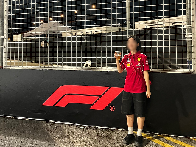 직관을 더 재밌게 보는 방법은 유니폼 입기다. 여길 떠나면 더 이상 꺼낼 일이 없을 것 같아 매일 입고 다녔다. / 사진= 문서연 여행+ 기자