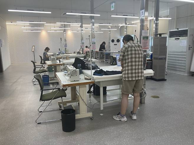 서울 중구 신당동 서울패션허브에서 업계 종사자들이 실습을 하는 모습(사진은 기사와 관련없음). [헤럴드 DB]