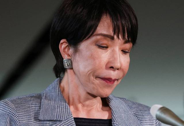 ▲ 다카이치 사나에 일본 총리가 지난달 25일 도널드 트럼프 미국 대통령과 통화를 가진 이후 총리 공관에서 기자들의 질문에 답하고 있다. ⓒ로이터=연합뉴스