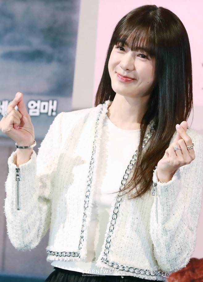 배우 이요원이 1일 오후 서울 CGV용산아이파크몰에서 진행된 영화 '귀신들'(감독 황승재) 언론배급시사회 및 기자간담회에 참석해 포즈를 취하고 있다. /2025.04.01 /사진=이동훈 photoguy@