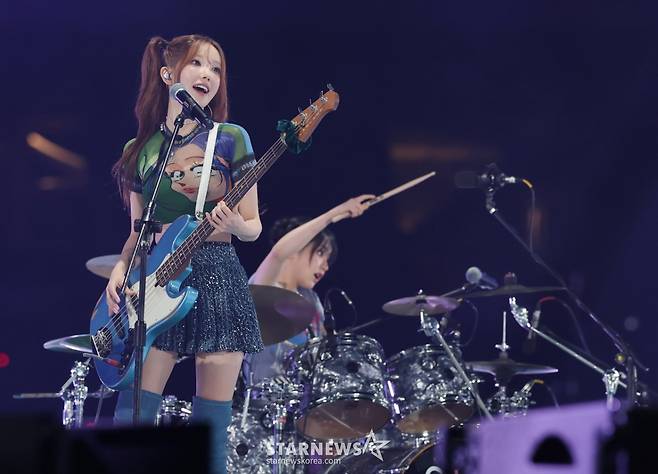 QWER 마젠타 '사랑스런 큐떱 베이스'[★포토]