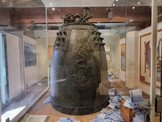 포항 오어사 유물관에 전시되고 있는 보물 동종.