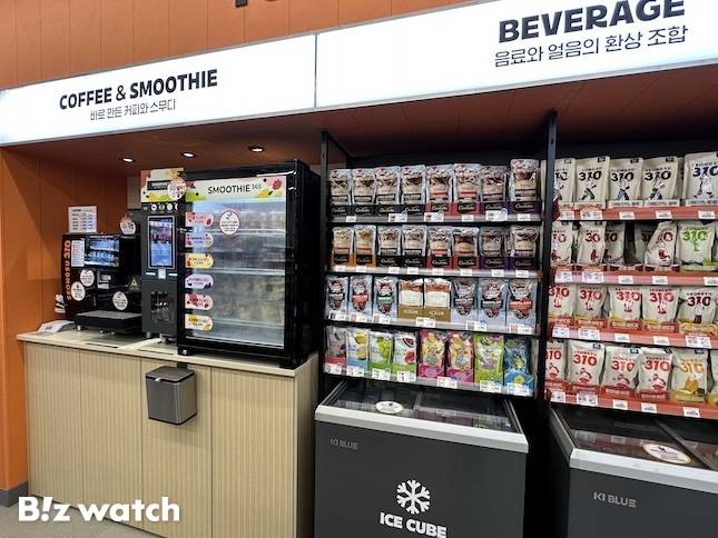 이마트24 마곡프리미엄점 내부의 투고존. / 사진=정혜인 기자 hij@