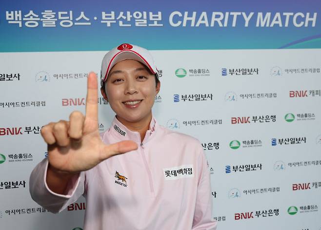 김효주가 7일 부산 기장군의 아시아드CC에서 열린 ‘백송홀딩스·부산일보 채리티 매치’에 참가해 인터뷰를 진행한 뒤 포즈를 취하고 있다.(사진=박준석 골프전문사진기자 제공)