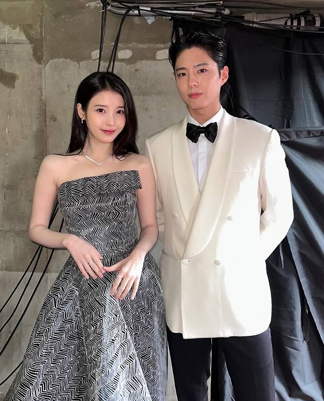 아이유-박보검. 아이유 SNS.