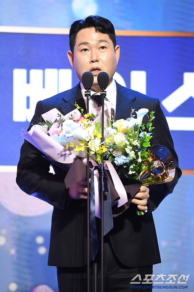 24일 오후 서울 송파구 롯데호텔에서 2025KBO시상식이 열렸다. 타율상을 수상한 두산 양의지가 수상소감을 말하고 있다. 정재근 기자 cjg@sportschosun.com/2025.11.24/