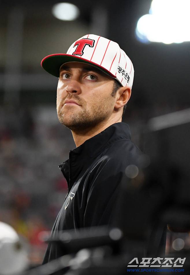 27일 광주 기아챔피언스필드에서 열린 KIA 타이거즈와 NC 다이노스의 경기. KIA 네일이 경기를 지켜보고 있다. 광주=박재만 기자 pjm@sportschosun.com/2025.09.27/