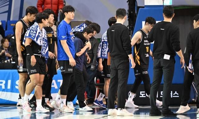 서울 삼성의 최성모는 지난 5일 잠실실내체육관에서 열린 수원 kt와의 2025-26 LG전자 프로농구 2라운드 홈 경기에서 왼 발목 부상을 당했다. 사진=KBL 제공