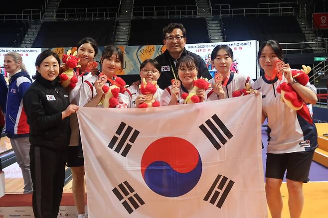 2025 IBF 세계선수권대회에서 여자 5인조 동메달을 획득한 대한민국 대표팀 ⓒ 여자볼링 대표팀 제공