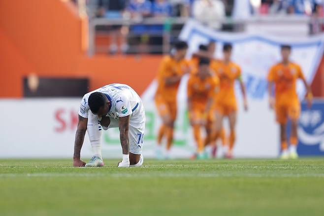 수원 세라핌이 7일 제주와 승강 PO 2차전 원정경기서 실점한 뒤 아쉬워하고 있다. 사진제공｜한국프로축구연맹