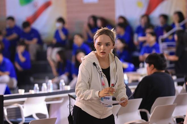 통역 봉사하는 야나씨 [본인 제공. 재판매 및 DB 금지]