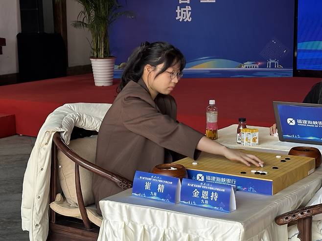 최정 9단이 오청원배 결승 2국에서 김은지 9단에게 승리했다. [한국기원 제공. 재판매 및 DB 금지]