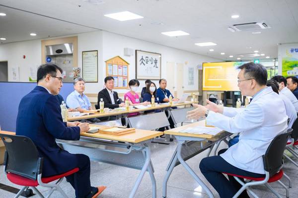 남해군립노인전문병원 운영 관련 간담회. / 남해군