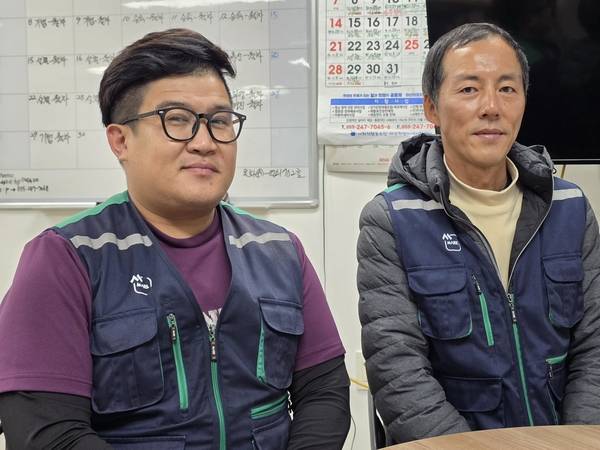 김병진(왼쪽) 씨와 이창욱 씨가 5일 오전 창원시 마산합포구 남성동 마산희망지역자활센터 2층 사무실에서 인터뷰를 하고 있다. /최석환 기자