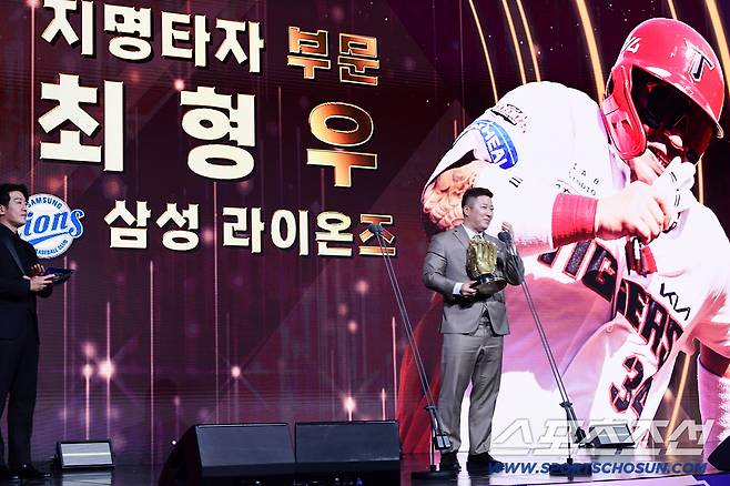 9일 서울 롯데호텔월드에서 KBO 골든글러브 시상식이 열렸다. 지명타자 부문 골든글러브를 수상한 삼성 최형우. 잠실=송정헌 기자songs@sportschosun.com/2025.12.09/