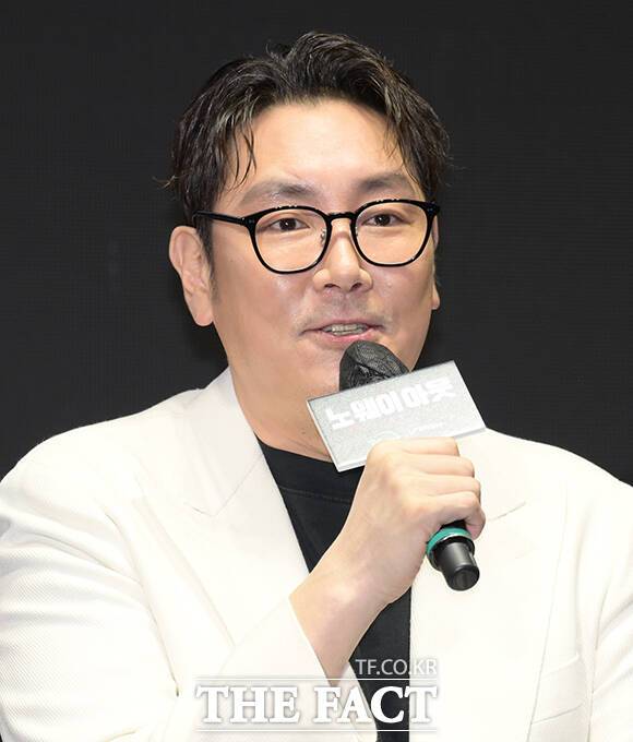 배우 조진웅이 자신을 둘러싼 논란과 관련해 모든 질책을 겸허히 수용하겠다며 은퇴를 밝힌 가운데, 이를 두고 갑론을박이 이어지고 있다. /박헌우 기자