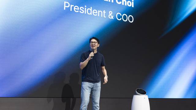 최성환 SK네트웍스 사업총괄 사장이 지난 9월 17일 서울 광진구 워커힐 호텔에서 열린 ‘SK네트웍스 AI WAVE 2025’에서 기조 연설을 하고 있다. SK네트웍스 제공