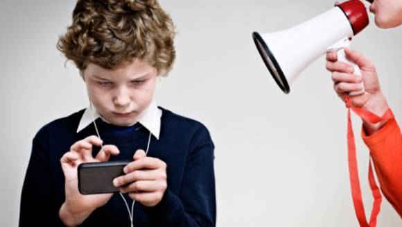 SNS 사용이 잦으면 주의력이 낮아진다는 연구 결과가 나왔다. 사진은 본 기사 내용과 무관. [사진=Freepik]