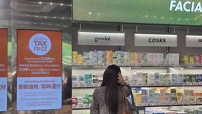 A customer is seen browsing products at an Olive Young store in Jung District, central Seoul on Sept. 29. [NOH YU-RIM]