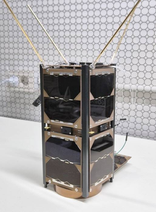 < 세종대 김오종 교수 연구팀이 개발한 큐브위성 ‘스파이론 / 사진 제공 : 세종대학교 >