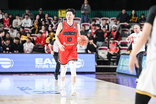 과거 이용이라는 이름으로 ‘코리안 드림’을 꿈꿨던 바투브신 빌궁은 31점 3리바운드를 기록, 고군분투했으나 홀로 LG를 이겨낼 수는 없었다. 사진=EASL 제공