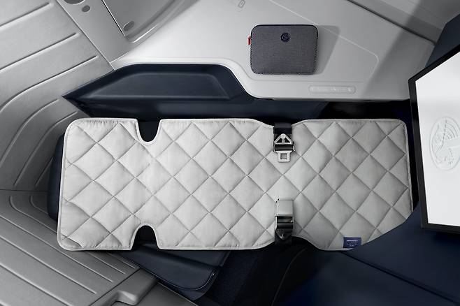 에어프랑스는 소피텔 MY BED 시그니처 매트리스 패드를 적용하면서, 승객들은 구름 위에 떠 있는 듯한 포근함을 느낄수 있다고 소개했다.