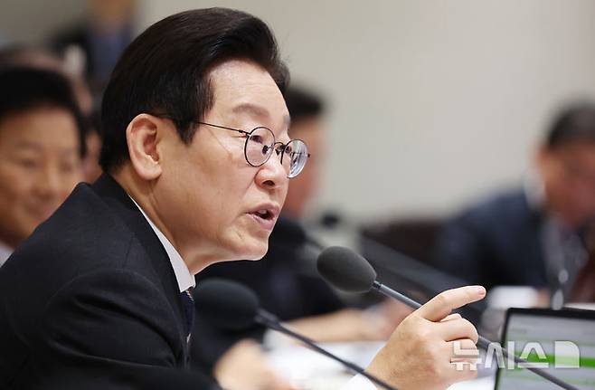 [서울=뉴시스] 고범준 기자 = 이재명 대통령이 9일 서울 용산 대통령실 청사에서 열린 국무회의에서 발언하고 있다. (대통령실통신사진기자단) 2025.12.09. bjko@newsis.com