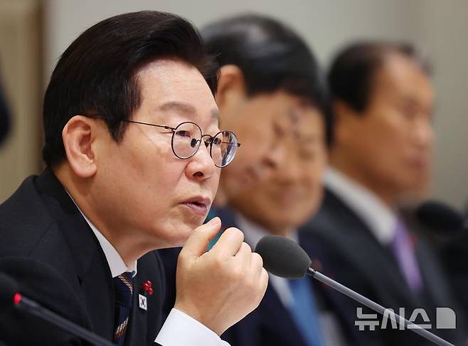 [서울=뉴시스] 고범준 기자 = 이재명 대통령이 9일 서울 용산 대통령실 청사에서 열린 국무회의에서 발언하고 있다. (대통령실통신사진기자단) 2025.12.09. bjko@newsis.com