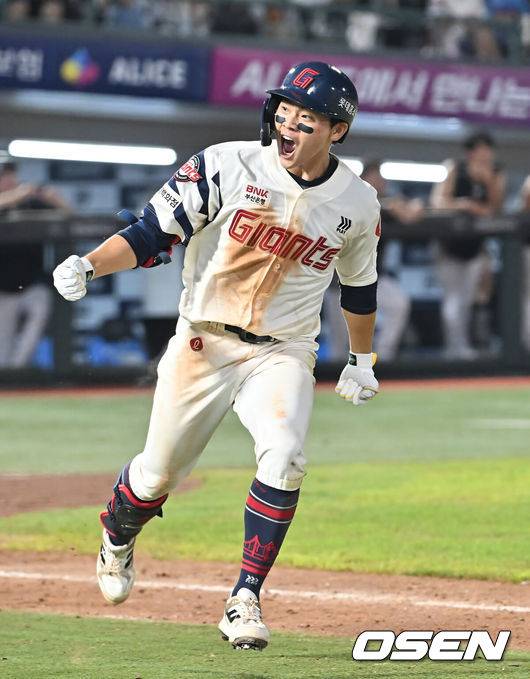 [OSEN=부산, 이석우 기자] 롯데 자이언츠 박찬형 017 2025.08.28 / foto0307@osen.co.kr