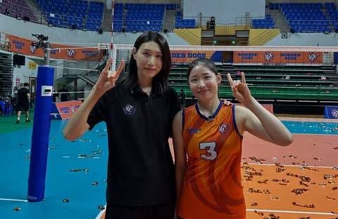 MBC 배구 예능 ‘신인감독 김연경’을 마친 뒤 김연경(왼쪽)과 인쿠시가 포즈를 취하고 있다. 인쿠시 인스타그램