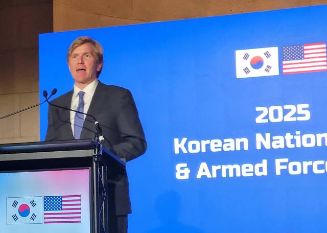 지난달 14일(현지 시간) 미국 워싱턴DC 앤드루 멜론 오디토리움에서 주미한국대사관의 국경일 리셉션이 개최됐다.앨버리지 콜비 미 국방부(전쟁부) 차관이 축사를 하고 있다. 연합뉴스
