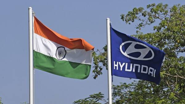 인도국기(왼쪽)와 현대차기가 나란히 걸린 모습. 사진=현대자동차