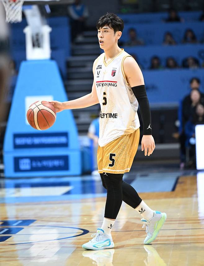 정관장 변준형(사진)은 9일 고양서 열린 소노와 원정경기서 18점을 몰아치며 주포 오브라이언트가 빠진 팀을 구해냈다. 사진제공｜KBL