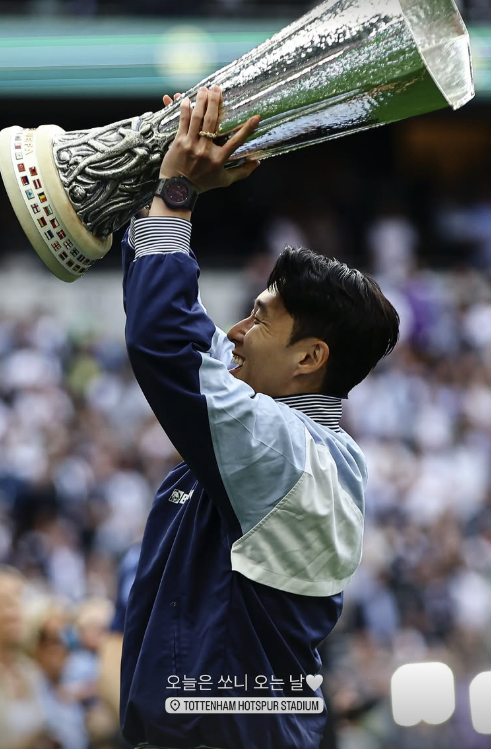 ▲ 토트넘 팬들에게 손흥민은 단순히 뛰어난 공격수가 아니라 시대를 대표한 상징이었다. 이제 그 상징은 경기장 밖 런던 건물 벽면 위 그리고 팬들의 기억 속에 영원히 남게 된다. ⓒ 토트넘 홋스퍼