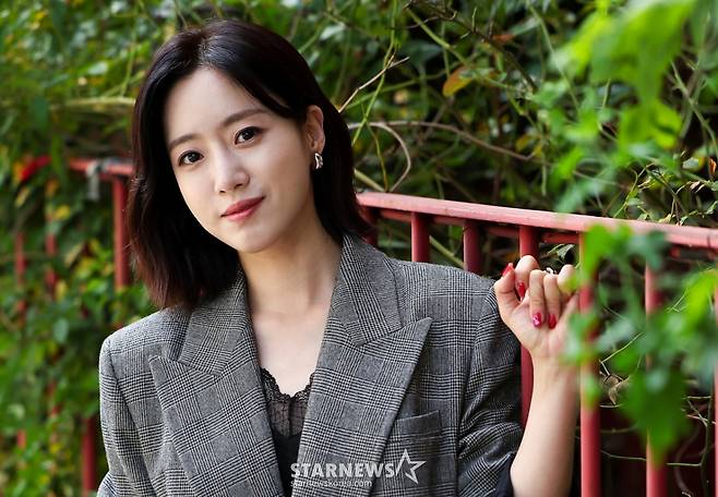 (서울=뉴스1) 김진환 기자 = 걸그룹 티아라의 멤버이자 배우 함은정이 서울 종로구 트레이드아크 갤러리에서 뉴스1과 인터뷰를 앞두고 포즈를 취하고 있다. 2025.9.20/뉴스1  Copyright (C) 뉴스1. All rights reserved. 무단 전재 및 재배포,  AI학습 이용 금지. /사진=(서울=뉴스1) 김진환 기자