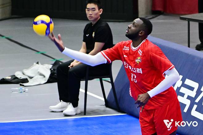 서브 준비하는 한국전력의 베논 [한국배구연맹 제공. 재판매 및 DB 금지]