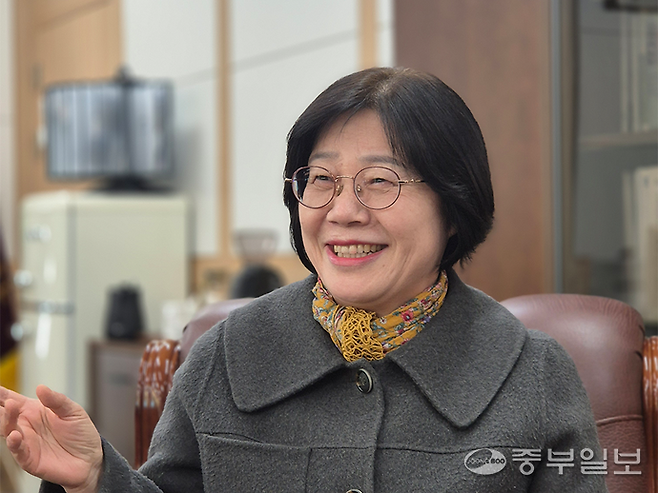 오성애 광주하남교육지원청장이 10일 광주시 송정동 광주하남교육지원청에서 중부일보와 인터뷰를 하고 있다. 김동욱 기자