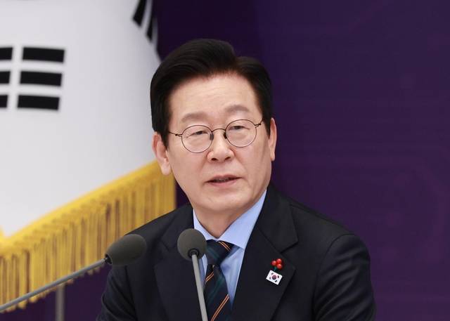 이재명 대통령이 10일 용산 대통령실에서 열린 AI 시대의 K-반도체 비전과 육성전략 보고회에서 발언하고 있다. 연합뉴스