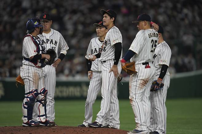 <yonhap photo-5292=""> Shohei Ohtani of Japan reacts on the mound during the fifth inning of the quarterfinal game between Italy and Japan at the World Baseball Classic (WBC) at Tokyo Dome in Tokyo, Japan, Thursday, March 16, 2023. (AP Photo/Toru Hanai)/2023-03-16 21:26:44/ <저작권자 ⓒ 1980-2023 ㈜연합뉴스. 무단 전재 재배포 금지.></yonhap>