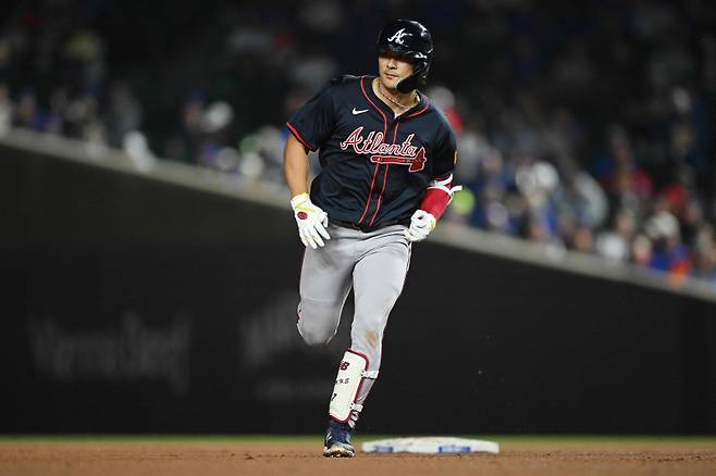 <yonhap photo-3018=""> CHICAGO, ILLINOIS - SEPTEMBER 03: Ha-seong Kim #9 of the Atlanta Braves rounds the bases after hitting a three-run home run against the Chicago Cubs during the seventh inning at Wrigley Field on September 03, 2025 in Chicago, Illinois. Daniel Bartel/Getty Images/AFP (Photo by Daniel Bartel / GETTY IMAGES NORTH AMERICA / Getty Images via AFP)/2025-09-04 10:36:04/<저작권자 ⓒ 1980-2025 ㈜연합뉴스. 무단 전재 재배포 금지, AI 학습 및 활용 금지></yonhap>