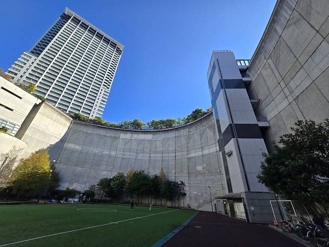 일본 도쿄의 오오하시 분기점 지상부 모습. 도쿄=강갑생 기자